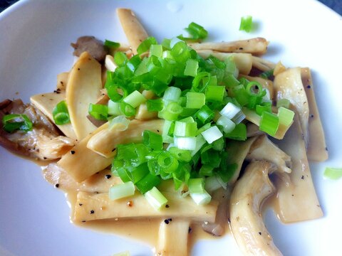 エリンギとヒラタケのバター醬油炒め